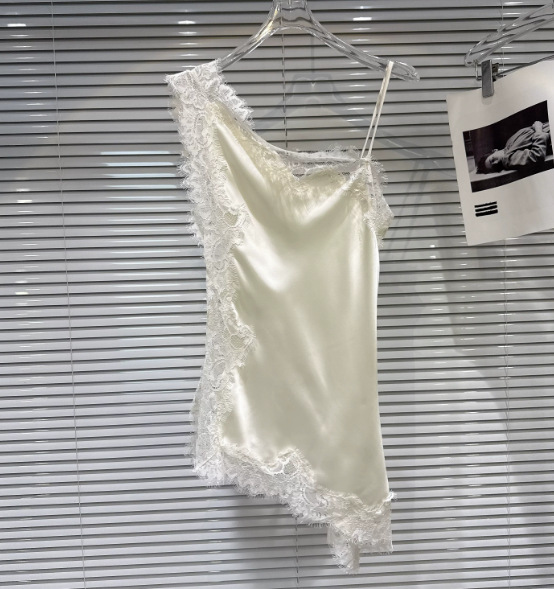 Sweet-style Lace Floral Off-shoulder Camisole photo 3