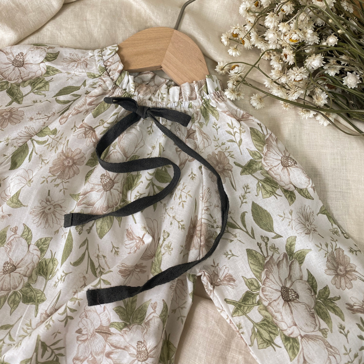 Bow-tie Bud-collar Lantern-sleeve Jumpsuit photo 6