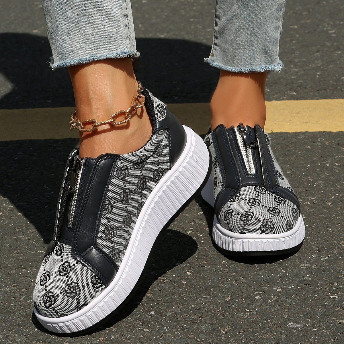 New Style Front-zip Slip-on Casual Large-size Womens Shoes For Presbyopia photo 1