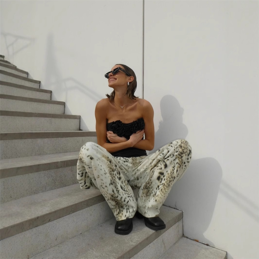 Women's Retro Washed Leopard-print Jeans photo 5