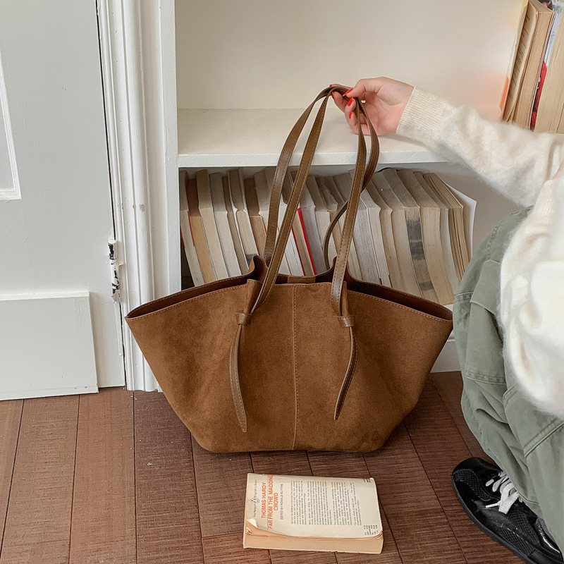Womens Large-Capacity Casual Matte-Effect Under-Arm Bucket Bag photo 1