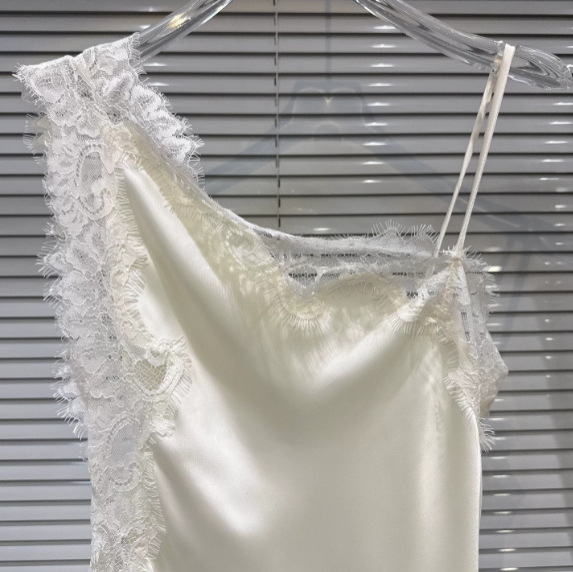 Sweet-style Lace Floral Off-shoulder Camisole photo 4