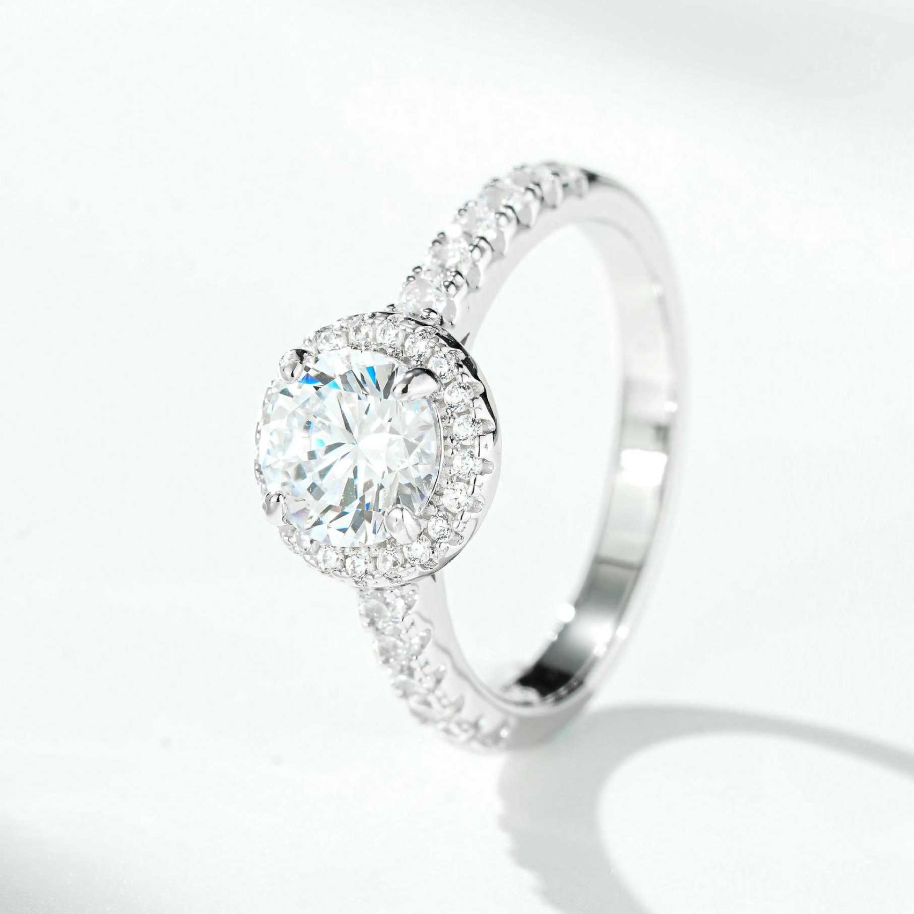 Women's 1-carat Round Bezel Ring photo 4