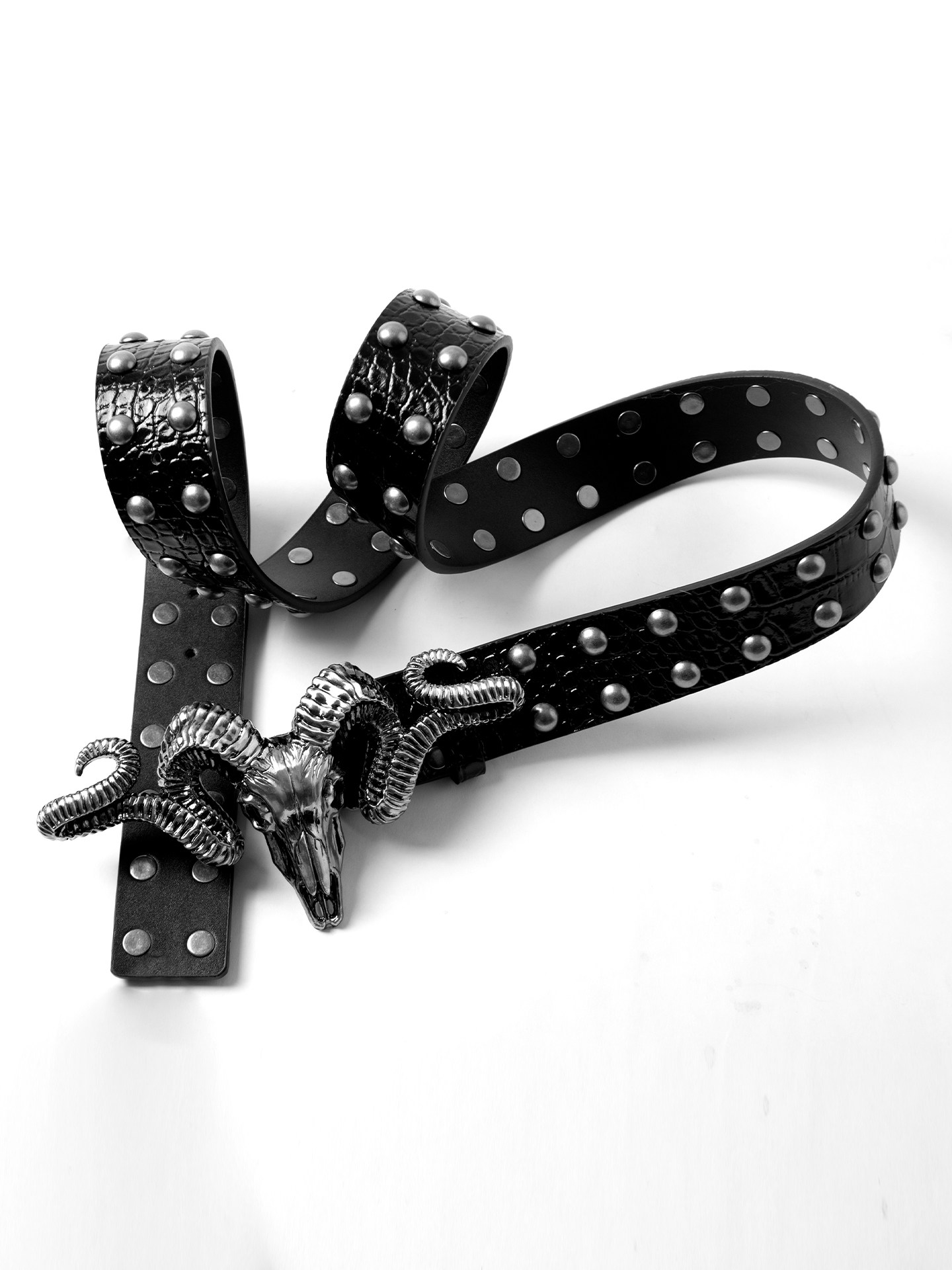 Distressed Skull And Sheep-head Belt Made From Full-grain Cowhide photo 2