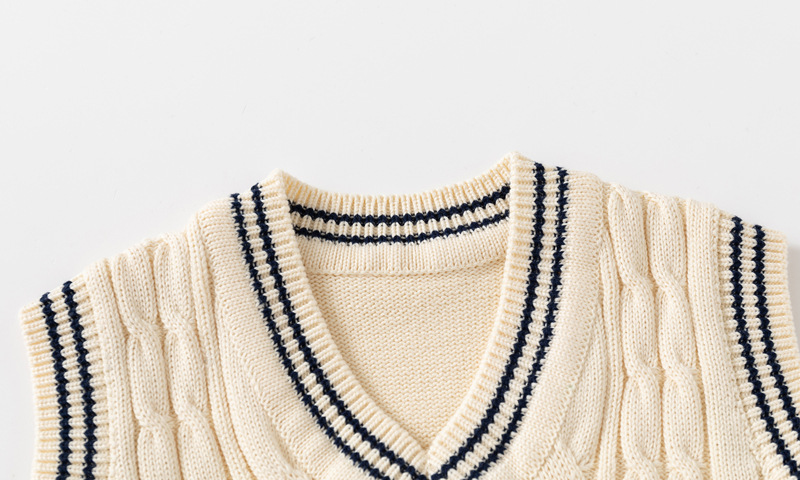 Boy's Thick Needle V-neck Knitted Jacket photo 2