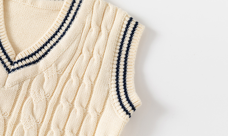 Boy's Thick Needle V-neck Knitted Jacket photo 4
