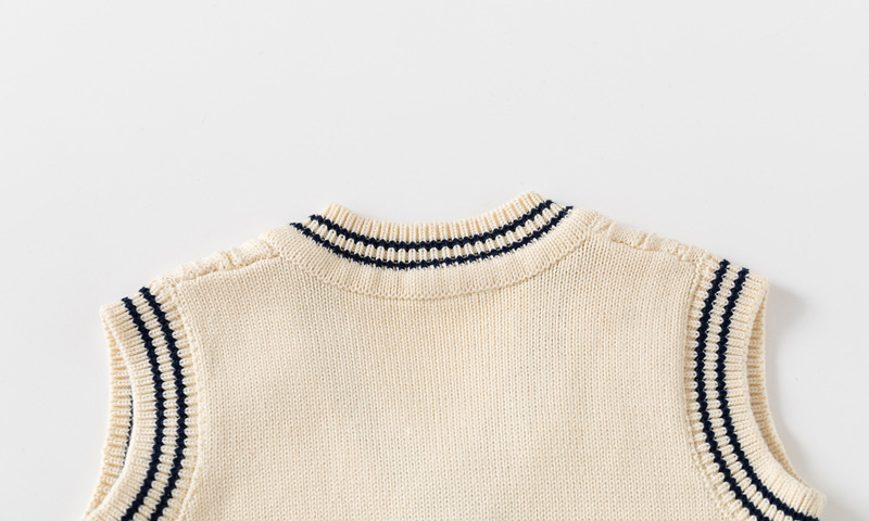 Boy's Thick Needle V-neck Knitted Jacket photo 3