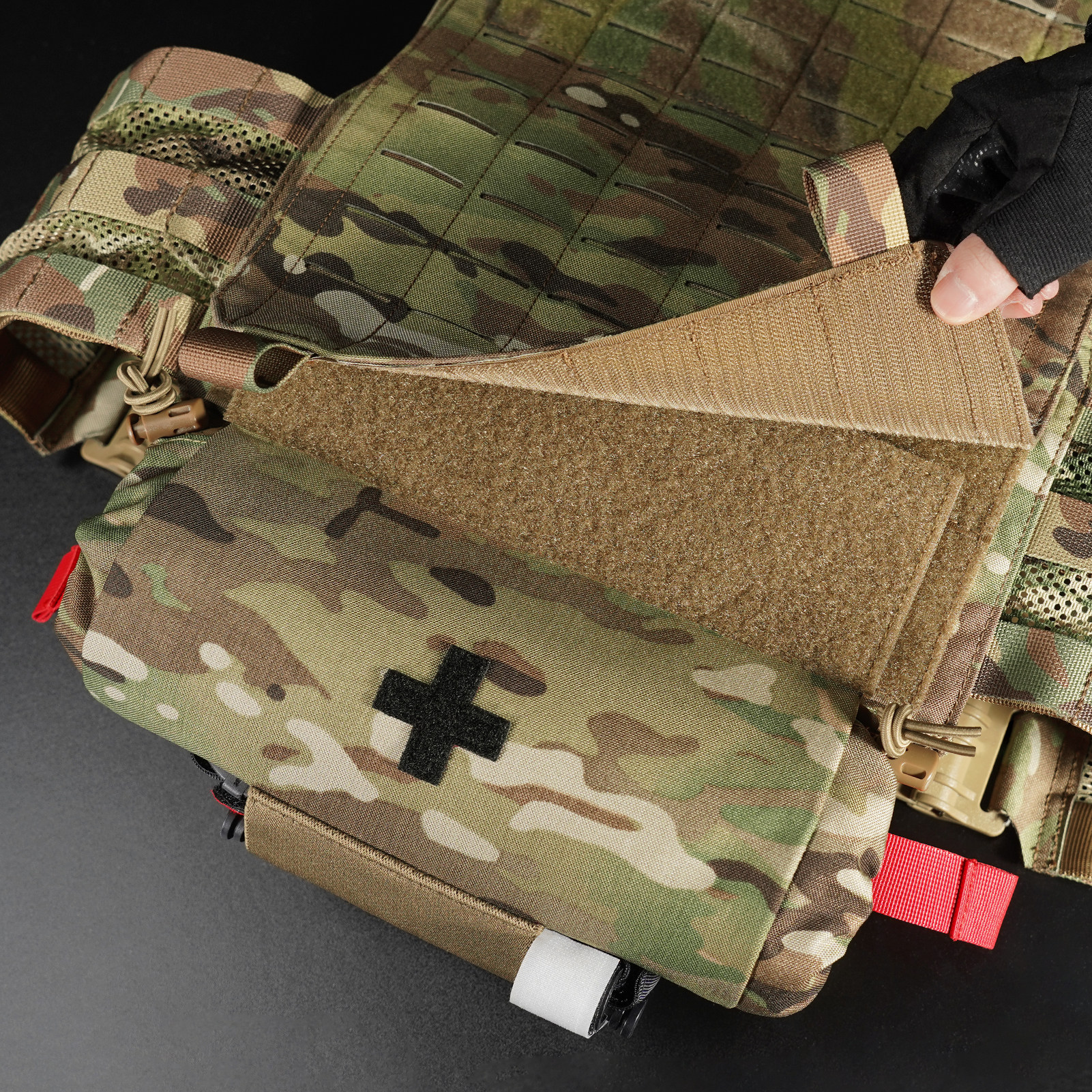 Tactical Roll-Style Trauma First-Aid Kit photo 2