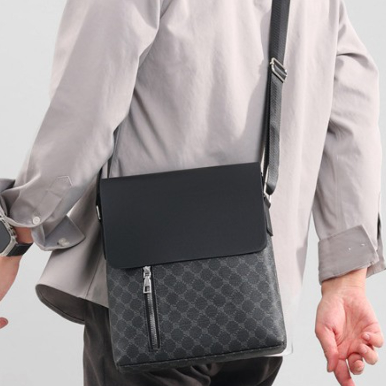 Large-capacity Mens Single-shoulder Crossbody Bag photo 1