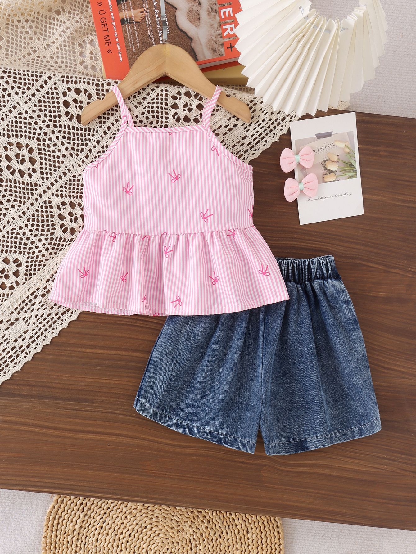 Sleeveless Multicolor Camisole Blue Shorts photo 2