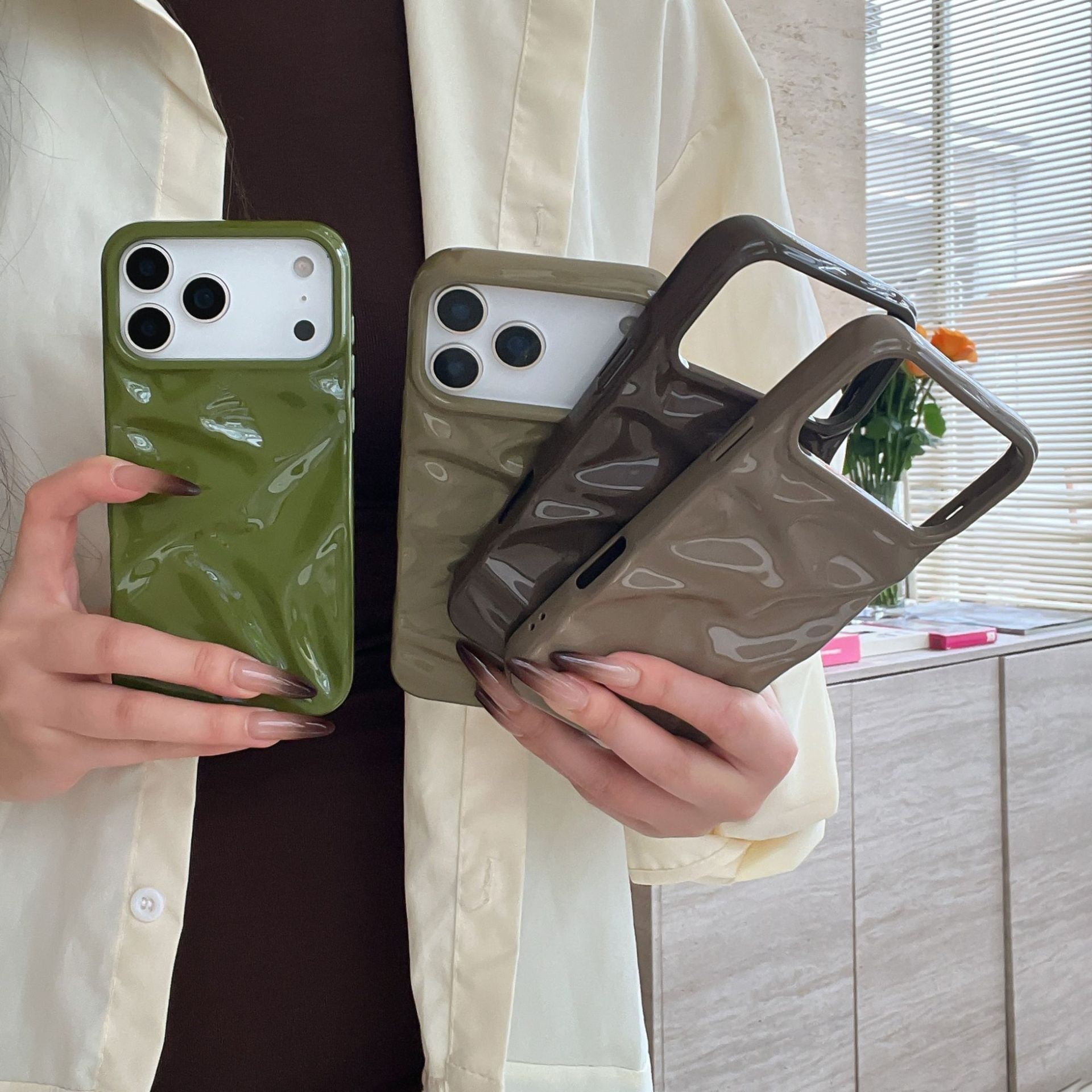 Three-dimensional Pleated Pattern Autumn And Winter Color Phone Case photo 5