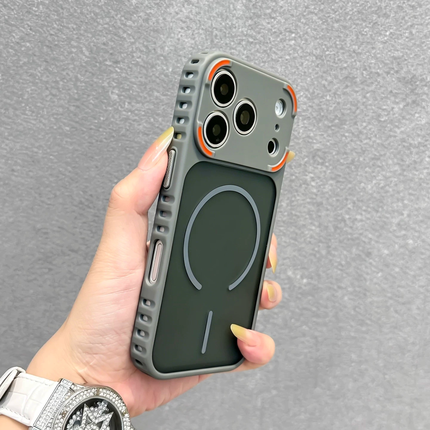 17 Pro Max Armor Cooling Magnetic Phone Case photo 3