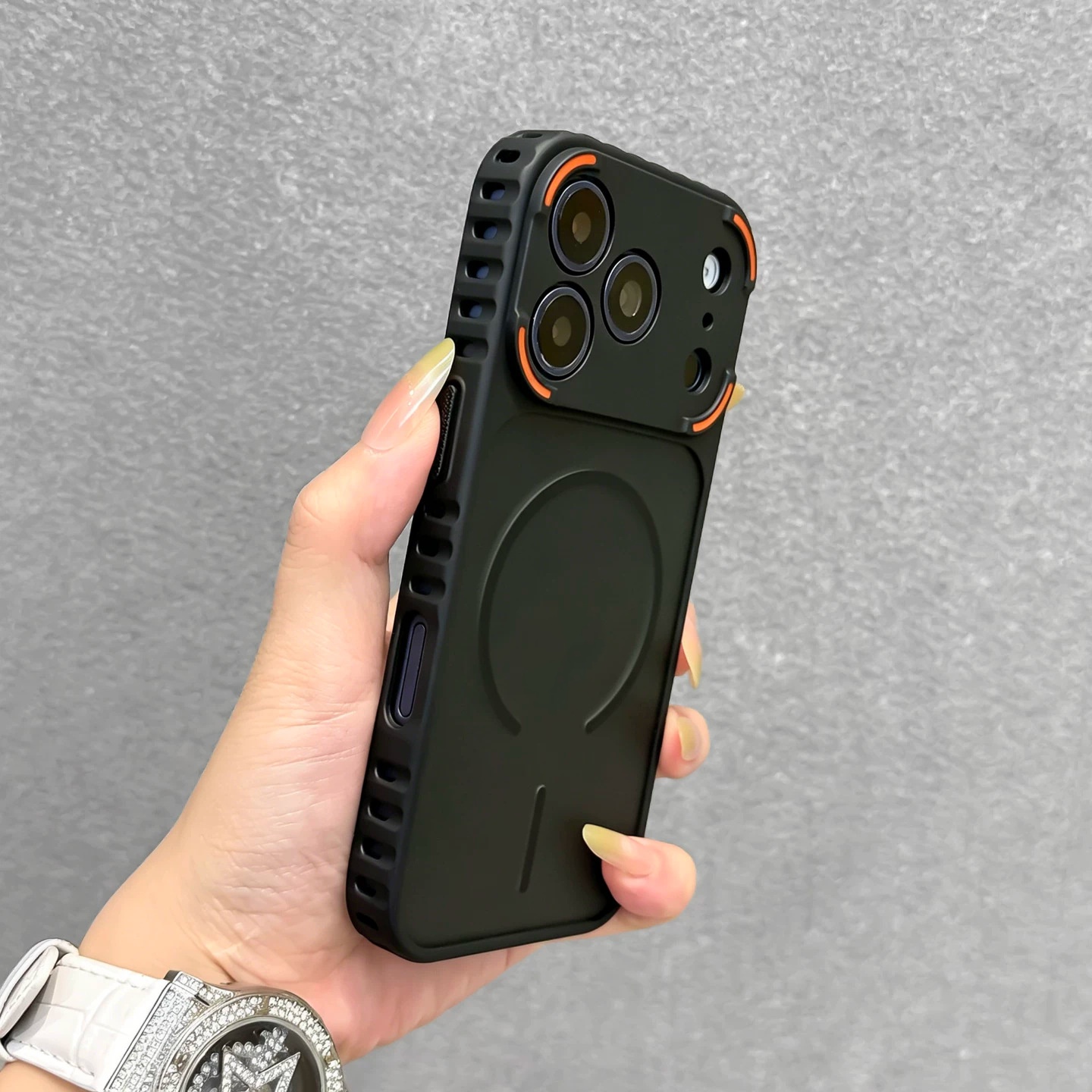 17 Pro Max Armor Cooling Magnetic Phone Case photo 6