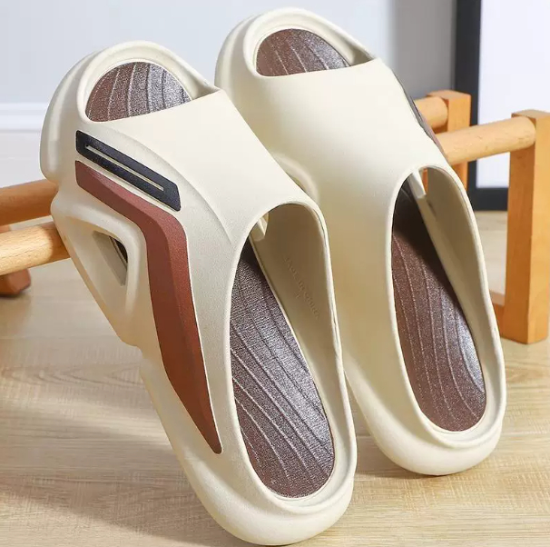 Slippers For Men In Summer Feel Like Stepping On Poop Slip Resistant When Worn Outside photo 3