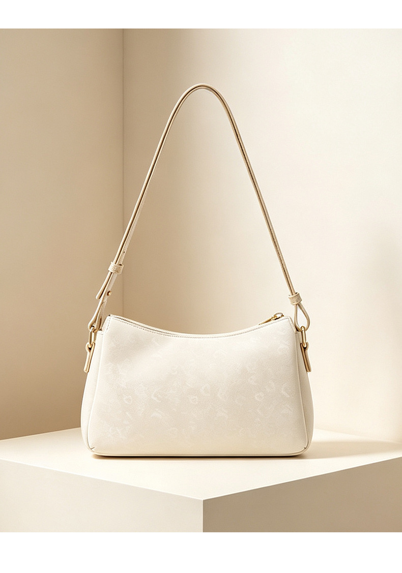Light-colored Single Shoulder Crossbody Bag photo 4